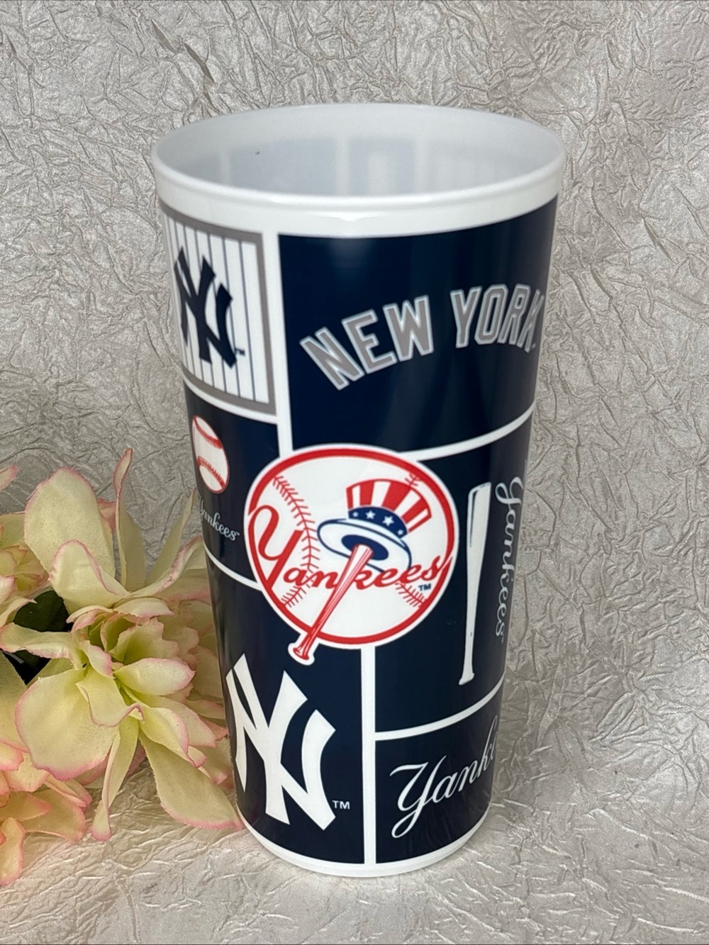 MLB NY Yankees Souvenir Plastic 26 Oz  Beverage Cup Stadium 2026